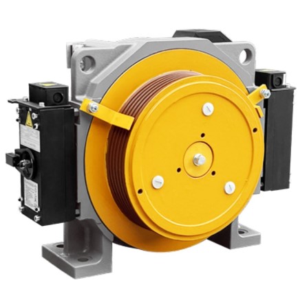 Traction machine and motor gears
